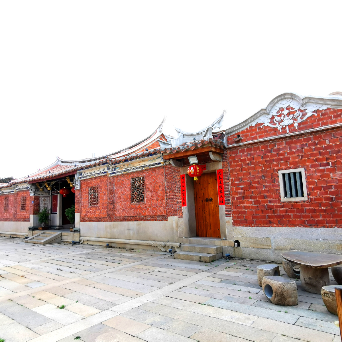 闽南红古大厝与现代楼房融为一体