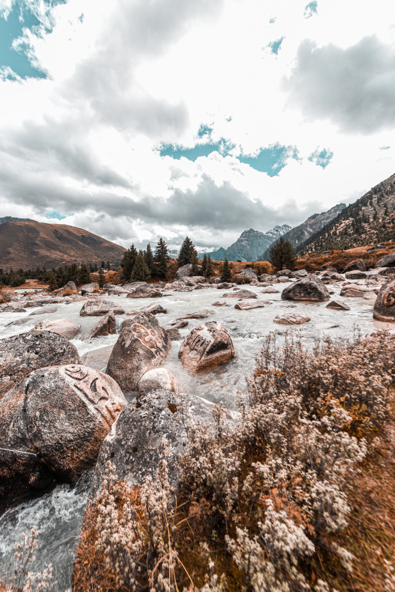 德格县马尼干戈新路海