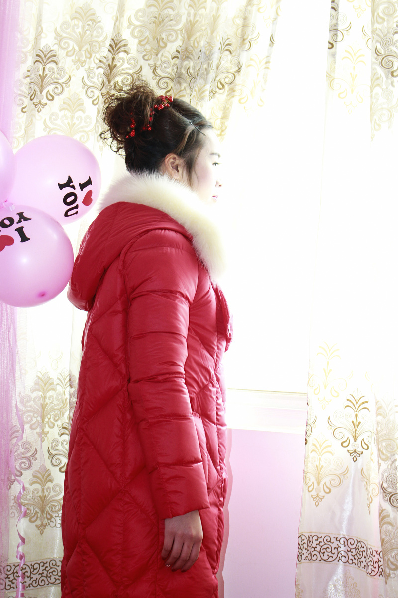 站在窗下看着楼下忙碌婚礼的亲友们,让我想到女孩待嫁芳华,最美也是最