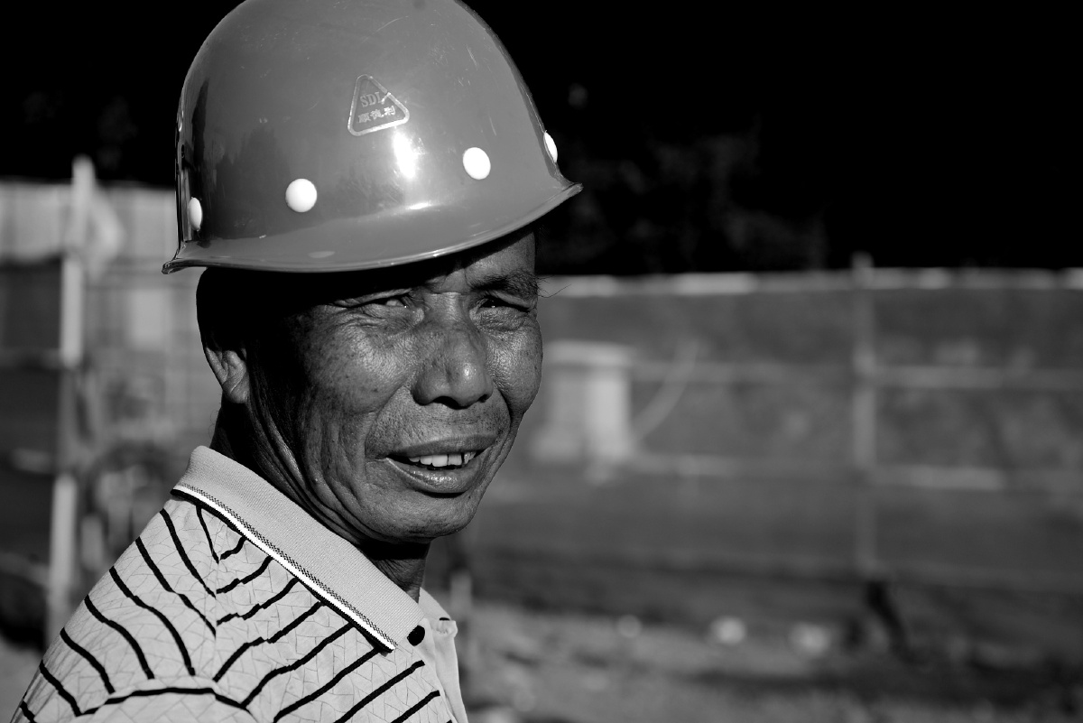 地盘工头的眼神