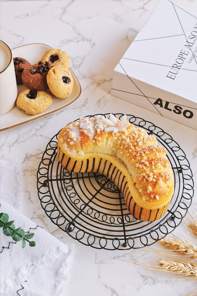 月牙弯弯美貌颜值的面包