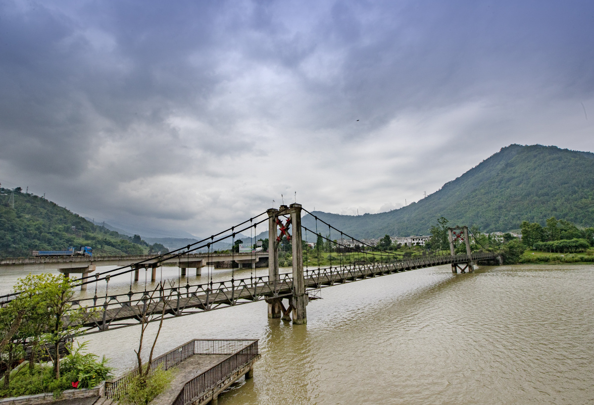 雅安芦山川藏路第一钢架桥飞仙关桥