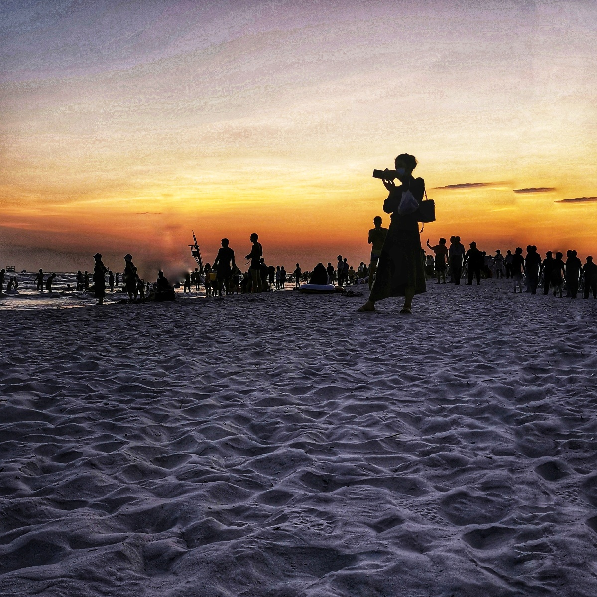 海滩夕影摄于北海银滩