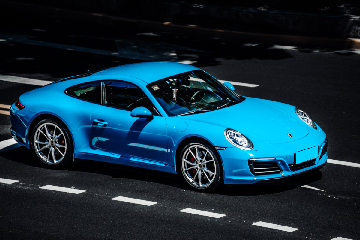 蓝色保时捷911