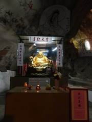 597257