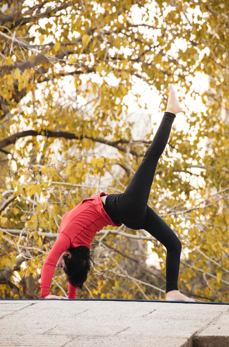 瑜伽资深老师形象宣传照