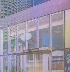 紫色的倒影、方格的建筑夜景