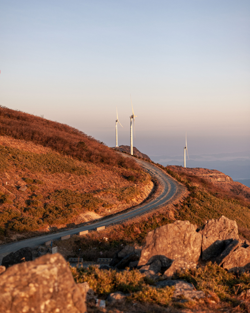 志在山顶的人不会贪恋山腰的风景