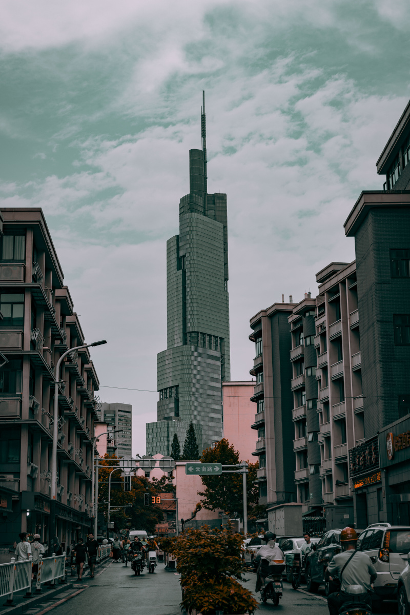 西桥路的紫峰大厦