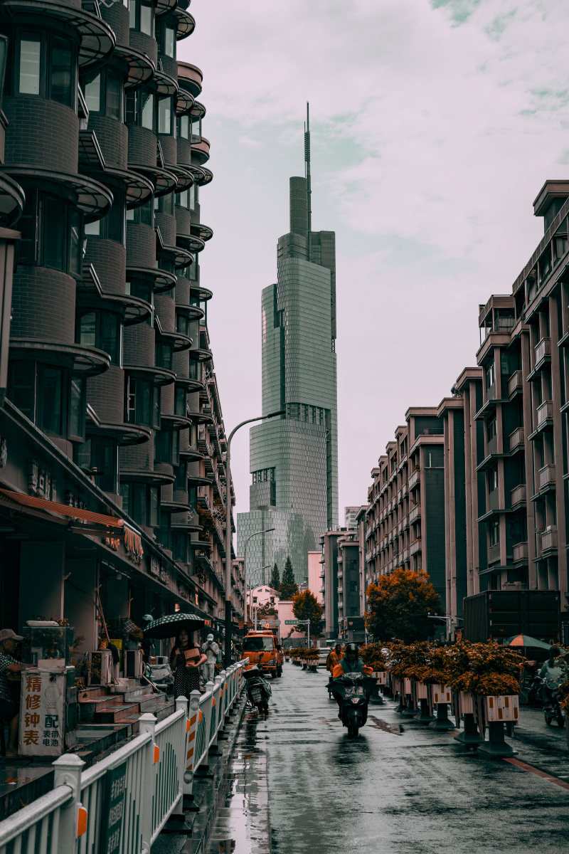 西桥路的紫峰大厦