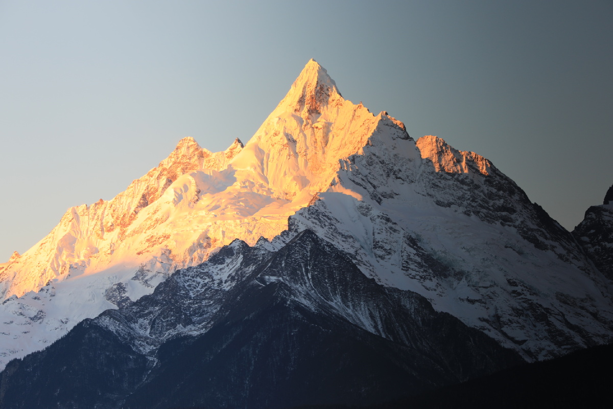 梅里雪山日照金山