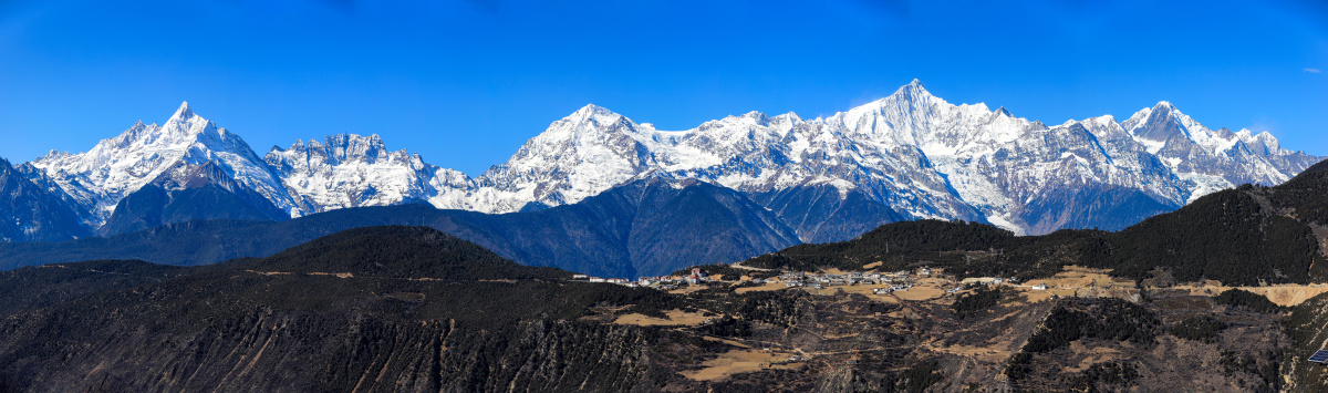 梅里雪山全景 雾浓顶观景台拍摄