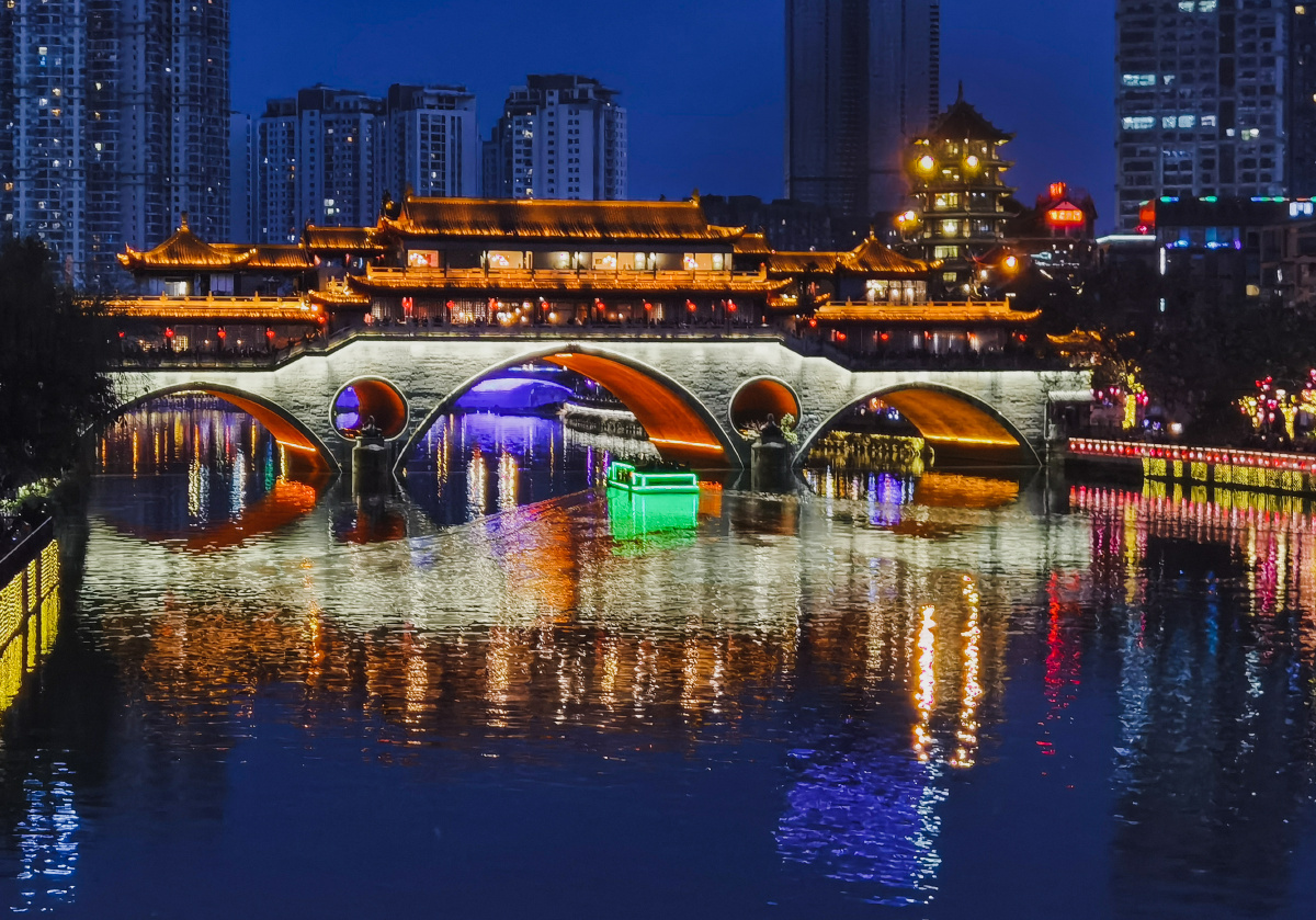 府河廊桥夜景成都
