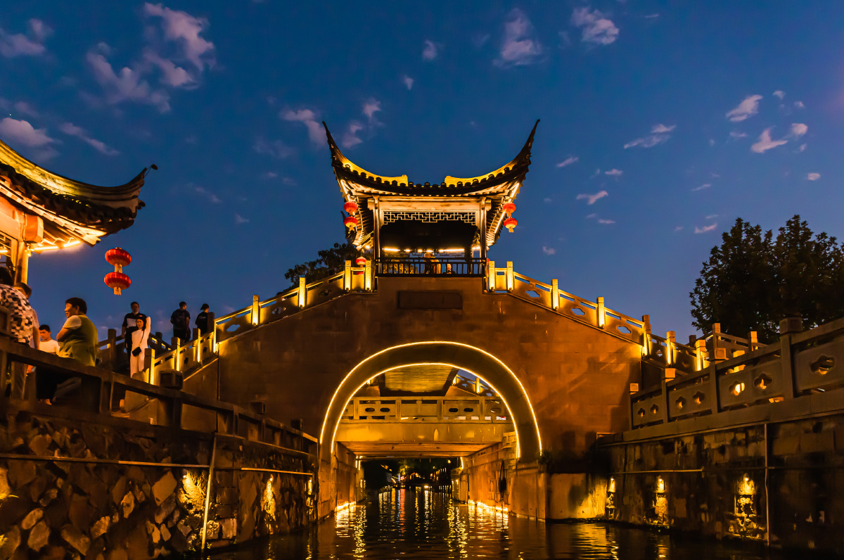古桥夜色南浔古镇