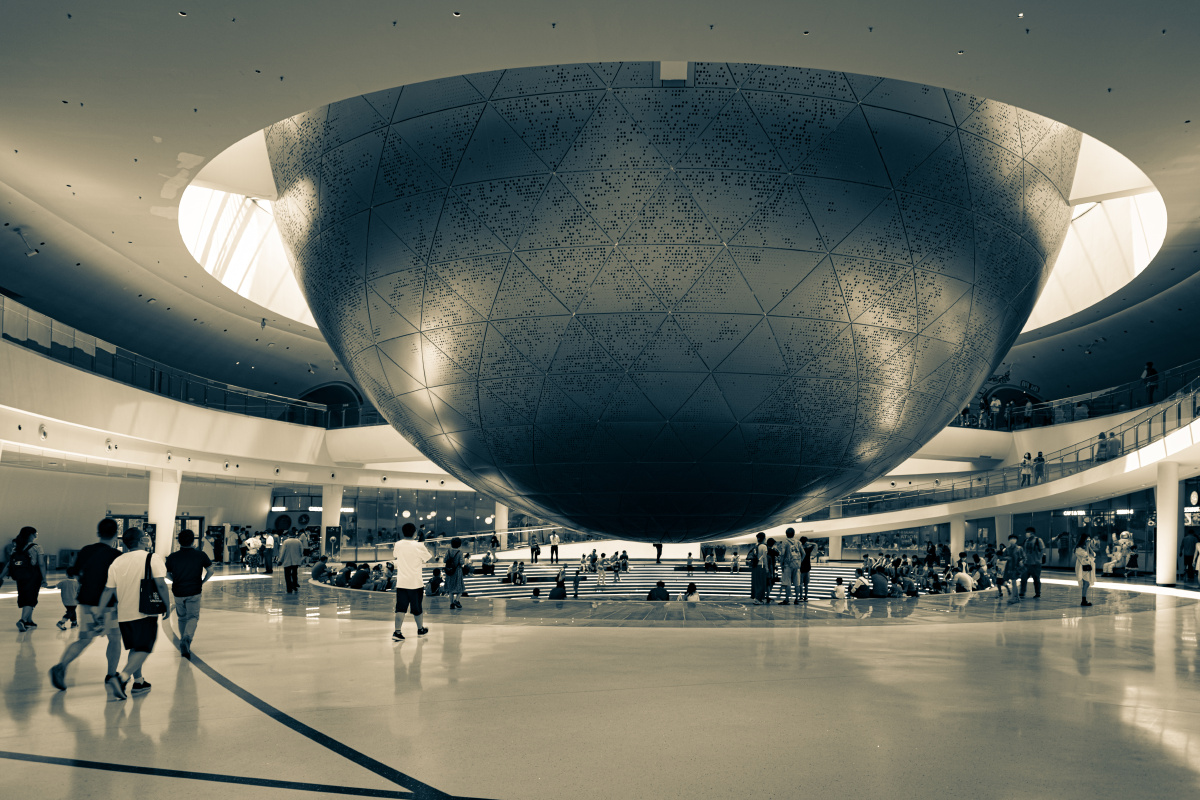 高挂的巨球建筑上海天文馆