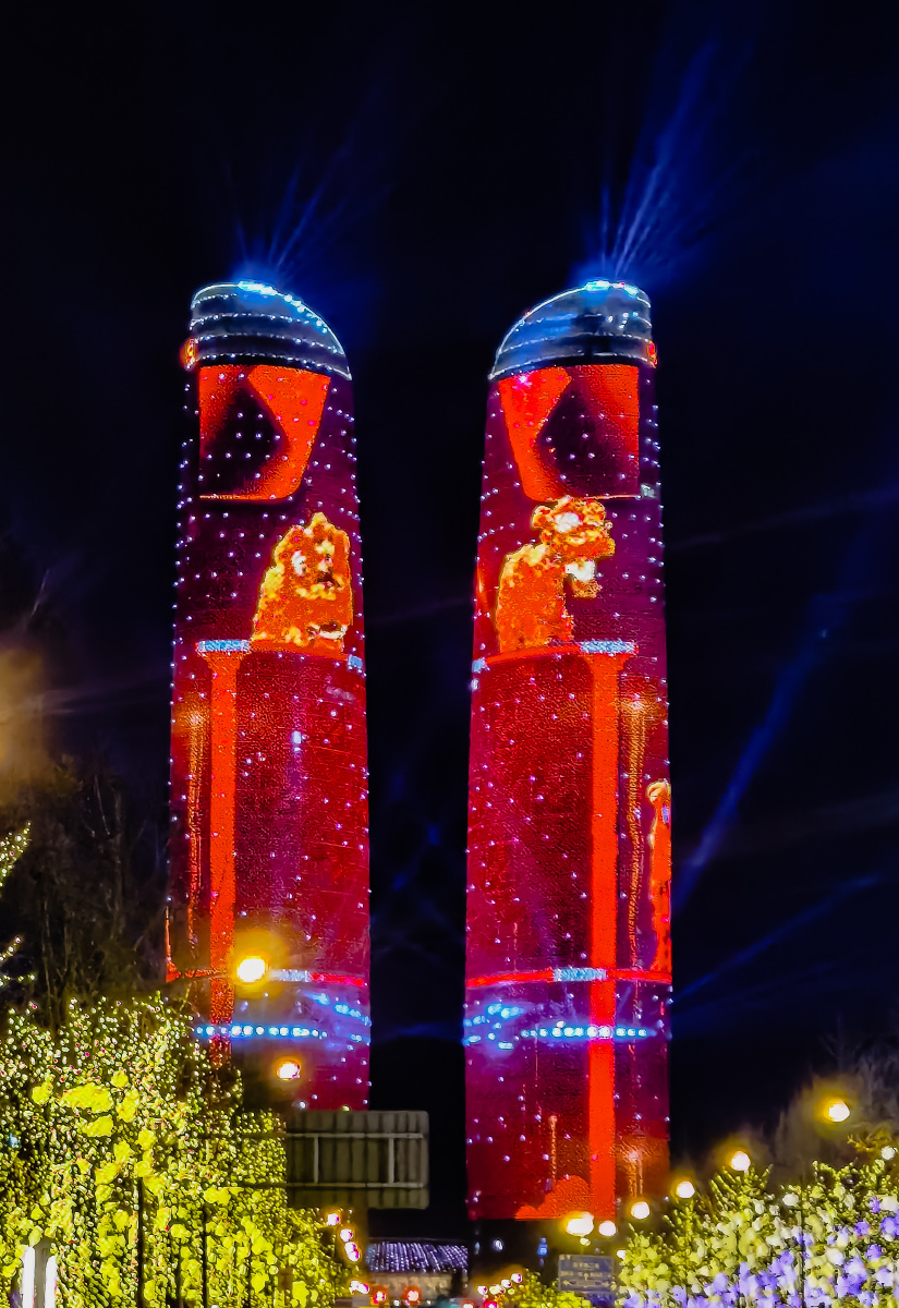 成都双子塔灯光秀红色