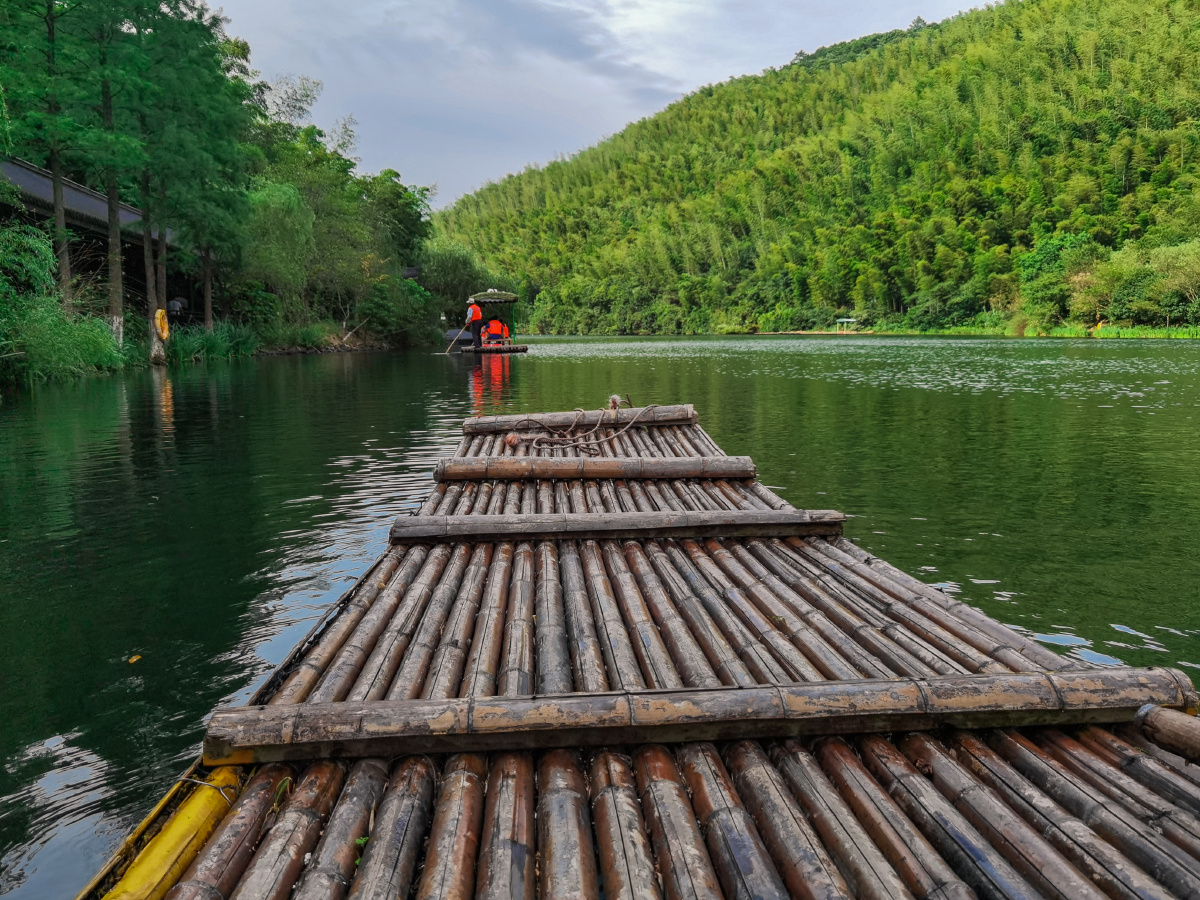 坐竹排看竹海(江苏南山竹海)
