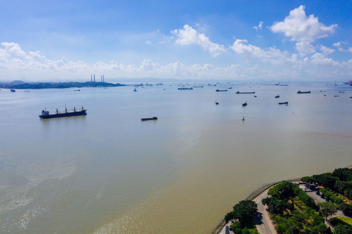 沙天后宫紧临珠江出海口伶仃洋坐落于大角山东南麓