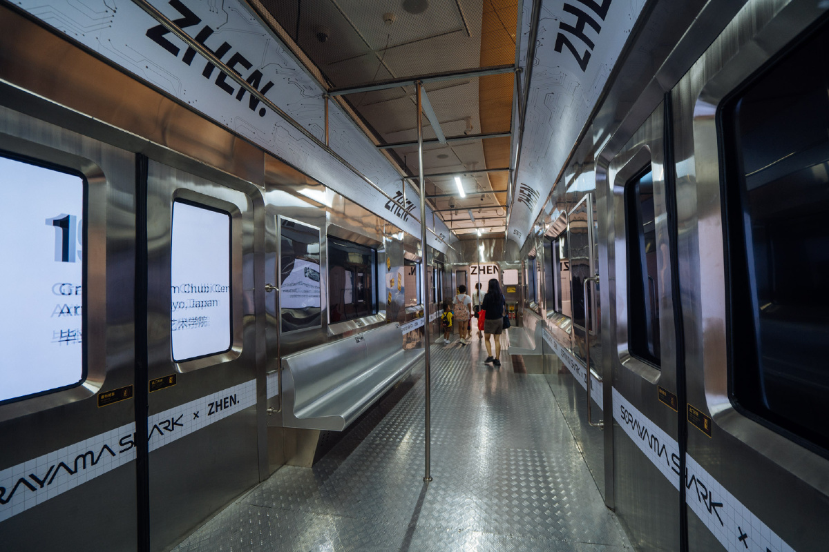 广东省广州市k11空山基呈现了一场海洋机械系列全球首展