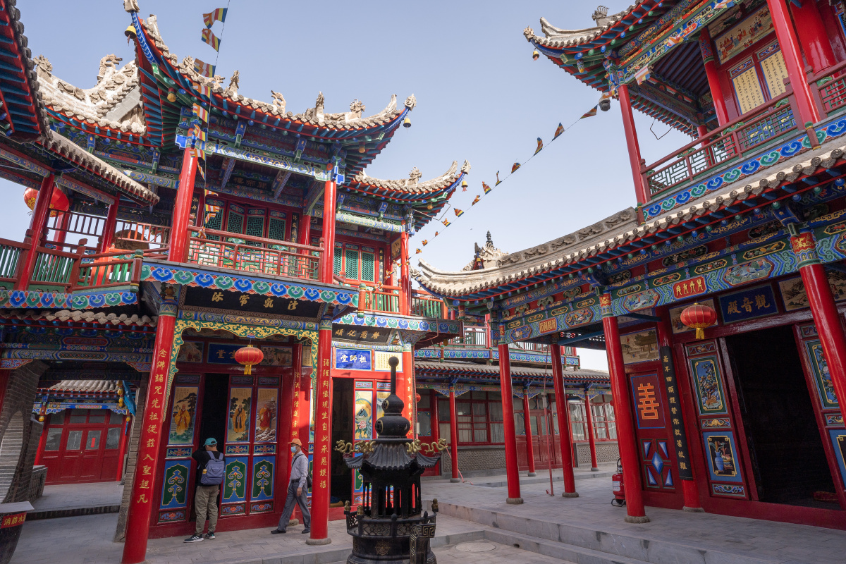 宁夏有这么一个漂亮的寺庙,来旅游的绝对不能错过.