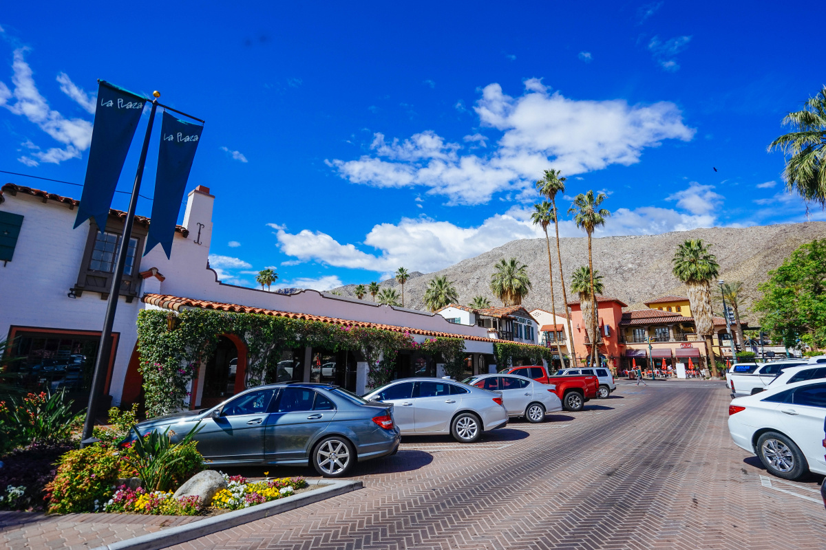 美国棕榈泉多彩鲜艳的城市