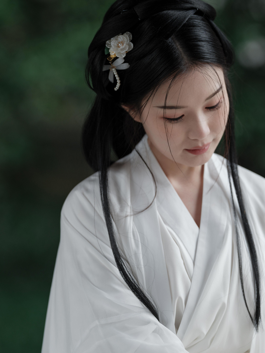 钱王祠古风人像周五,小雨江南女子 - 梁俊 - 图虫