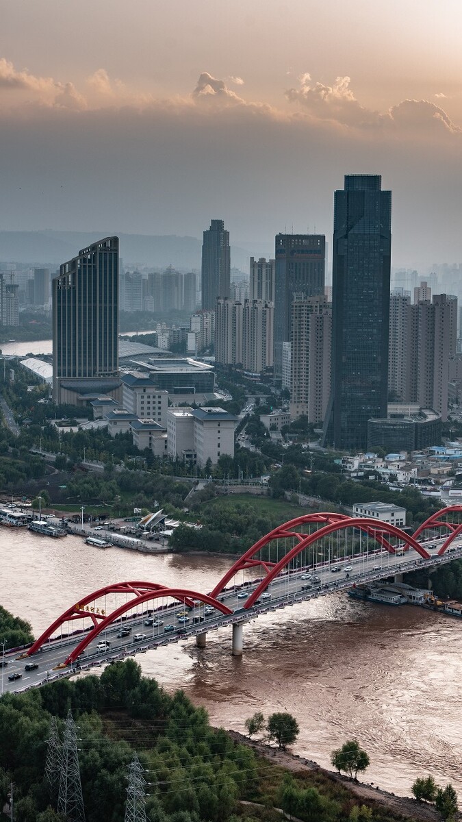 名城广场逛了一圈，发现窗外的景不错，虽然在这个城市曾生活了四年，若不是行业的熏陶，也不会发现这座城的特色美居然这么丰富。
