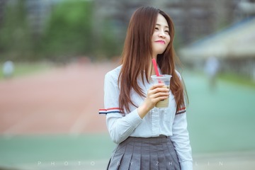 558953