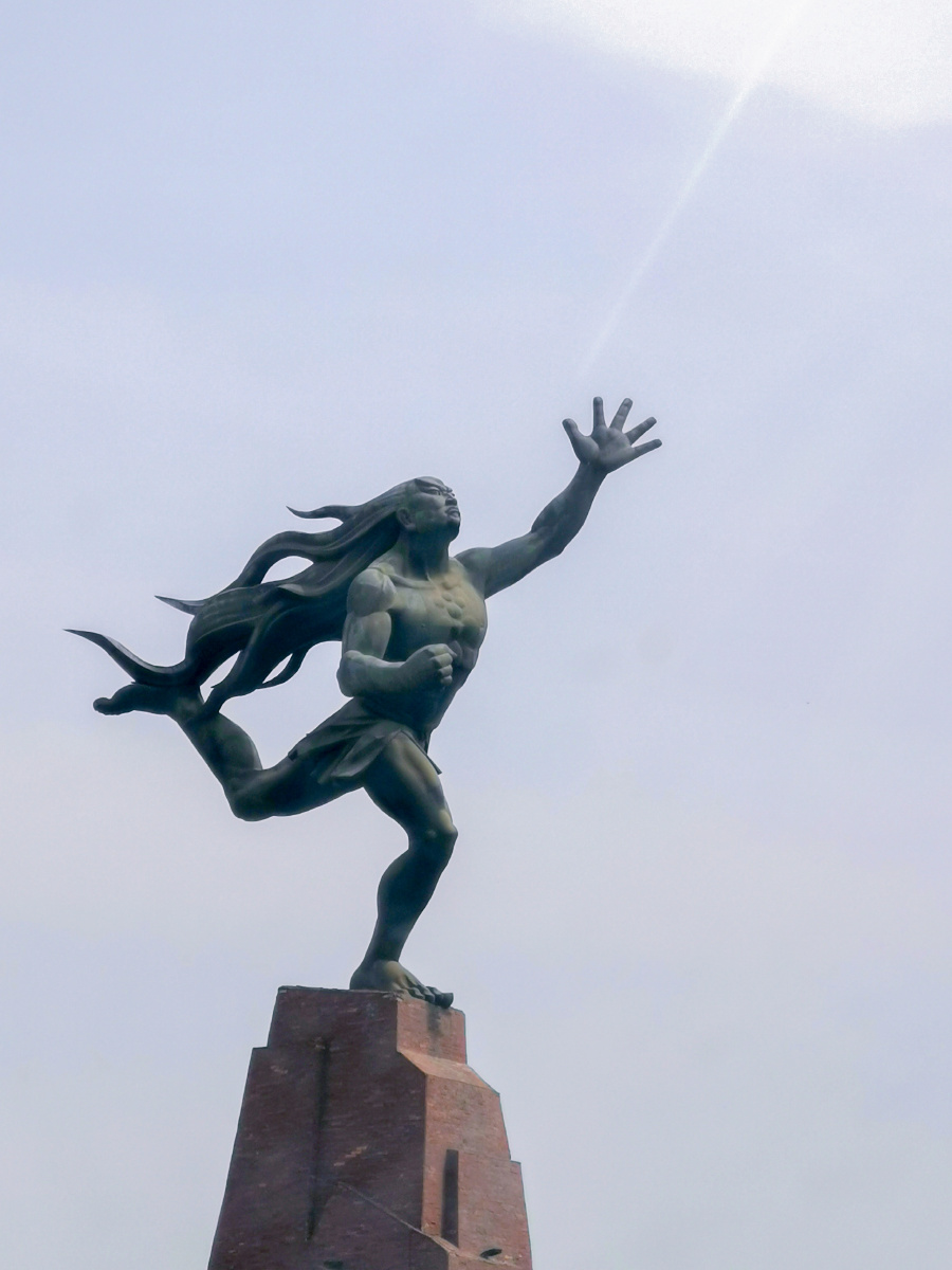 渴,欲得饮,饮于河渭,河渭不夸父逐日雕塑夸父追日雕塑夸父雕塑焦作