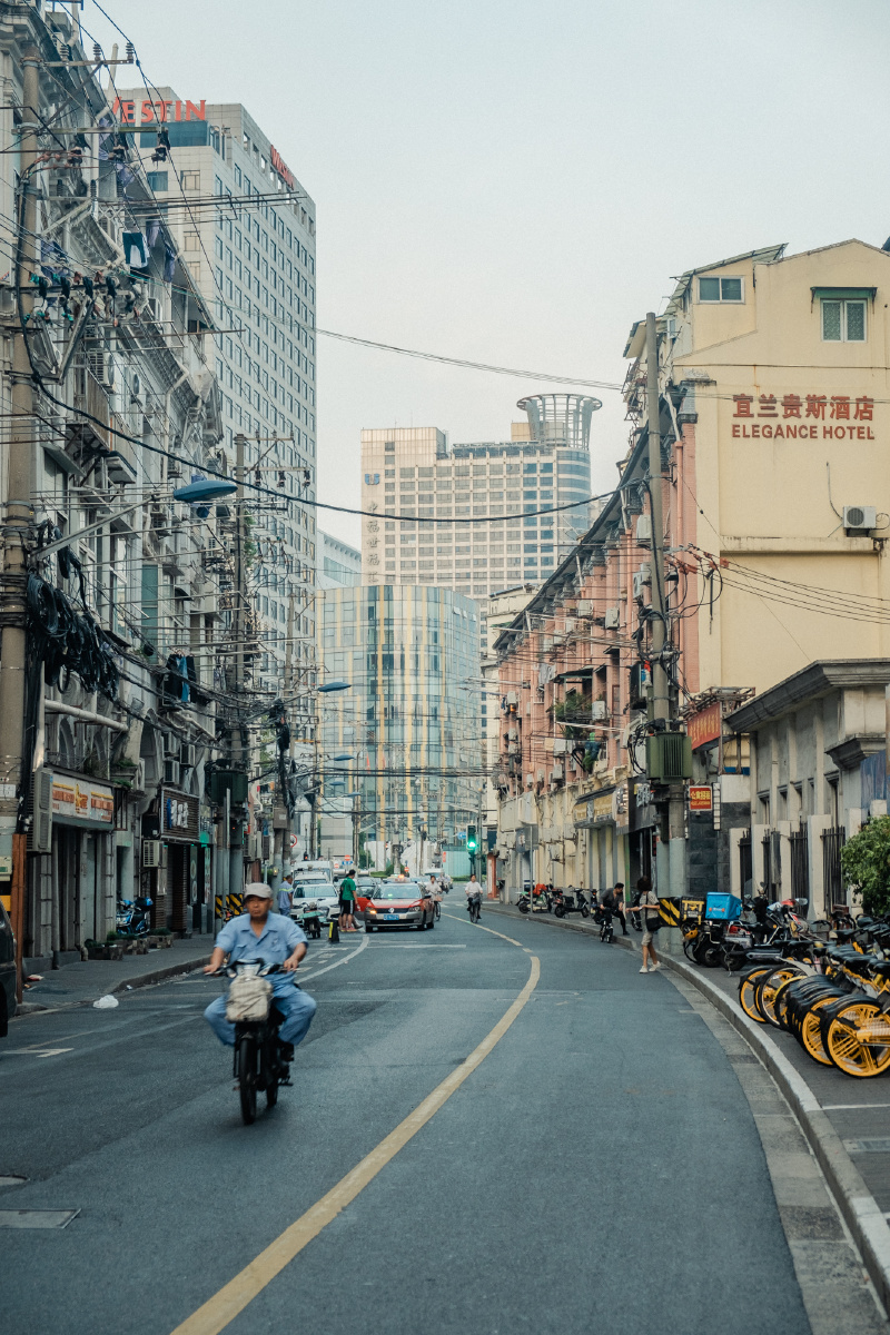 六点钟的九江路