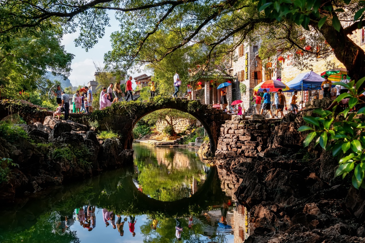 黄姚古镇带龙桥