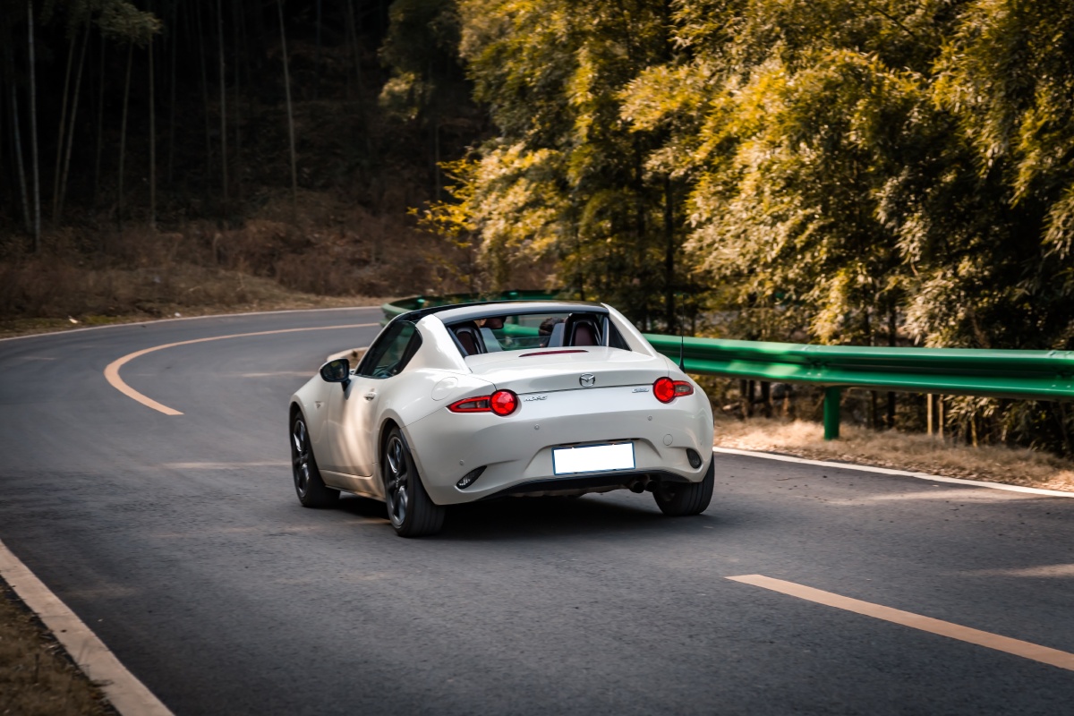 马自达mx5山路魅影