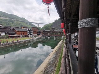 947304