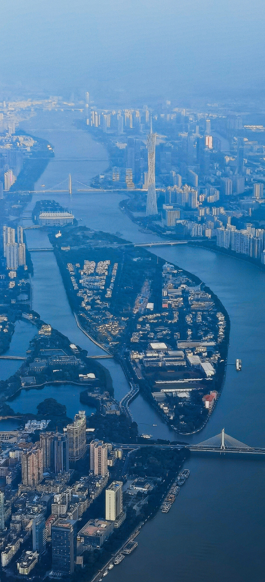 航拍广东广州市广州塔海心沙二沙岛2020年10月19日回广州的飞机上华为