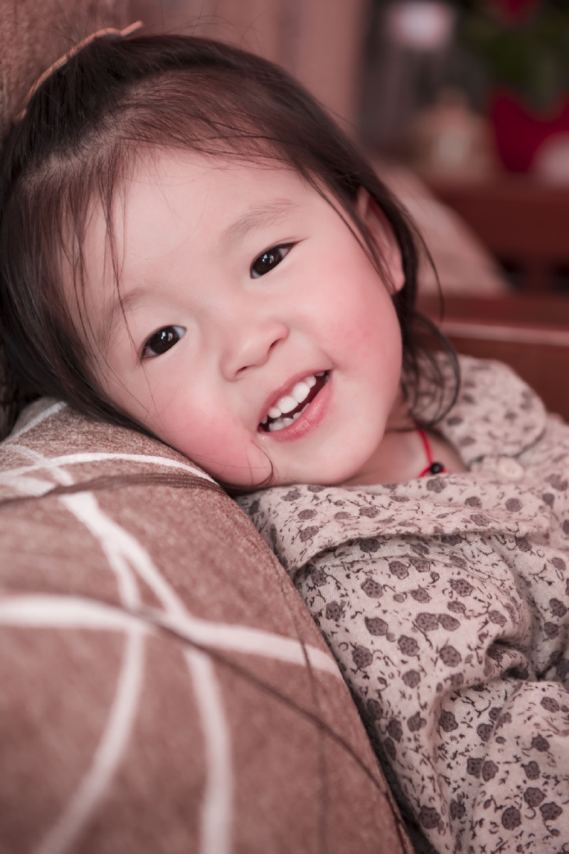 艾米小可爱九连拍一组拿得出手的儿童人像照还是乖巧熟悉的小朋友比较