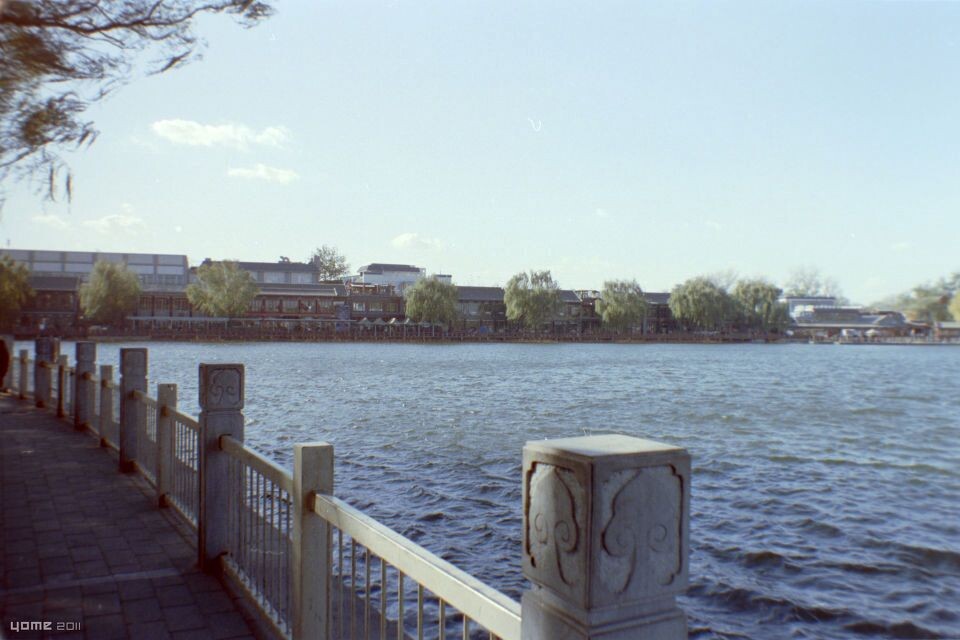風起的恬靜 II<br />
前海。<br /><br />
2010.11<br /><br />
-<br /><br />
PENTAX Spotmatic + S-M-C Takumar 28/3.5 + 樂凱彩韻200<br /><br />
K-7 + S-M-C Takumar 50/1.4 近攝翻拍