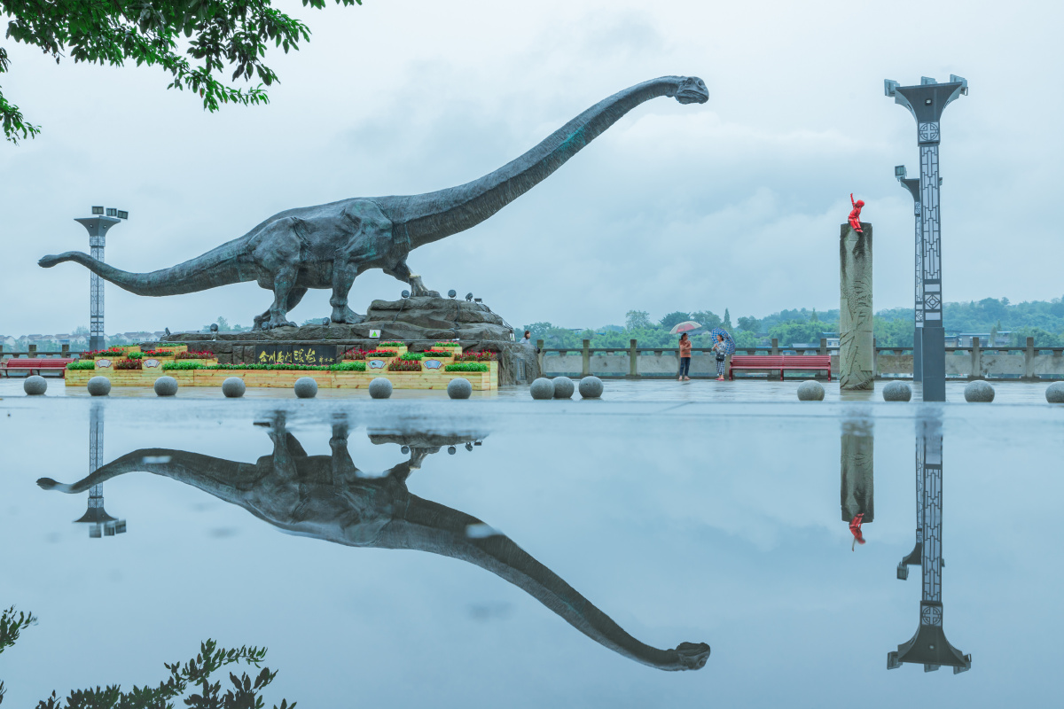 雨后马门溪龙