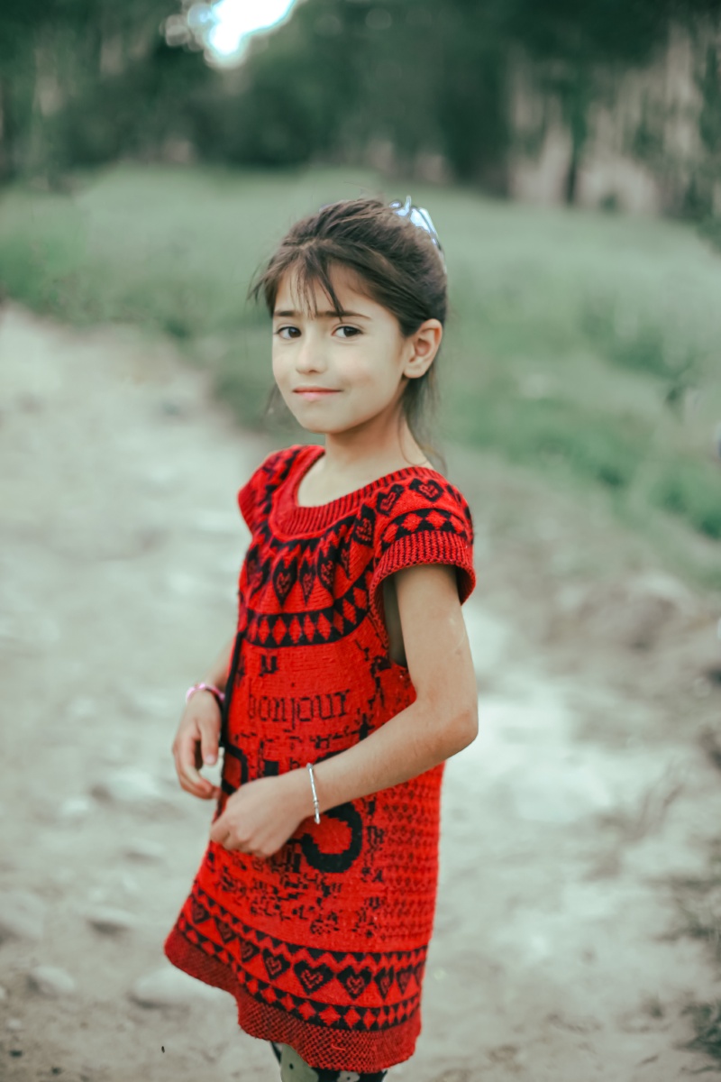 瓦罕走廊山谷里的塔吉克小美女