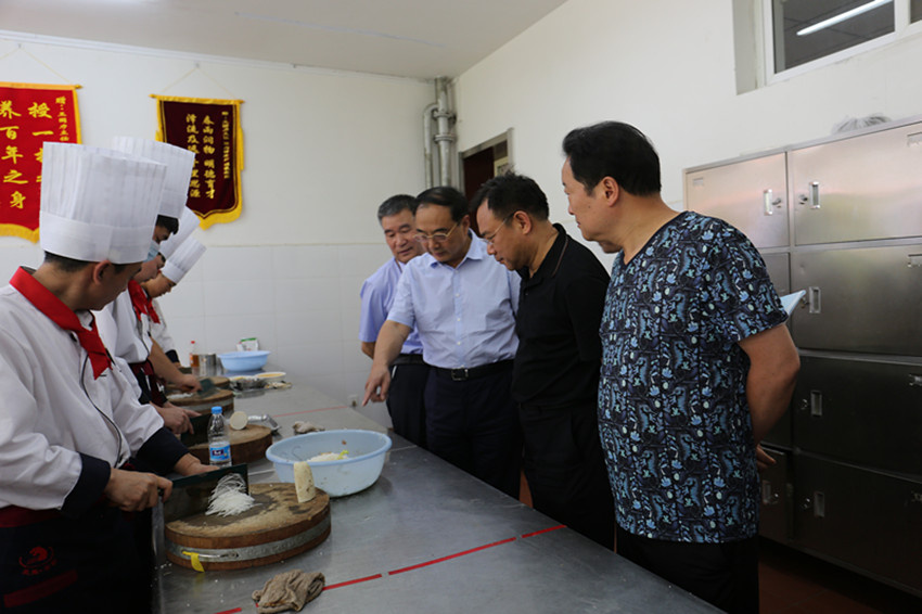 陕西安康市职业教育考察团到保定虎振技工学校参观学习 - 田录贤