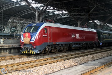 10 月 3 日，南京站近距离观测周恩来号