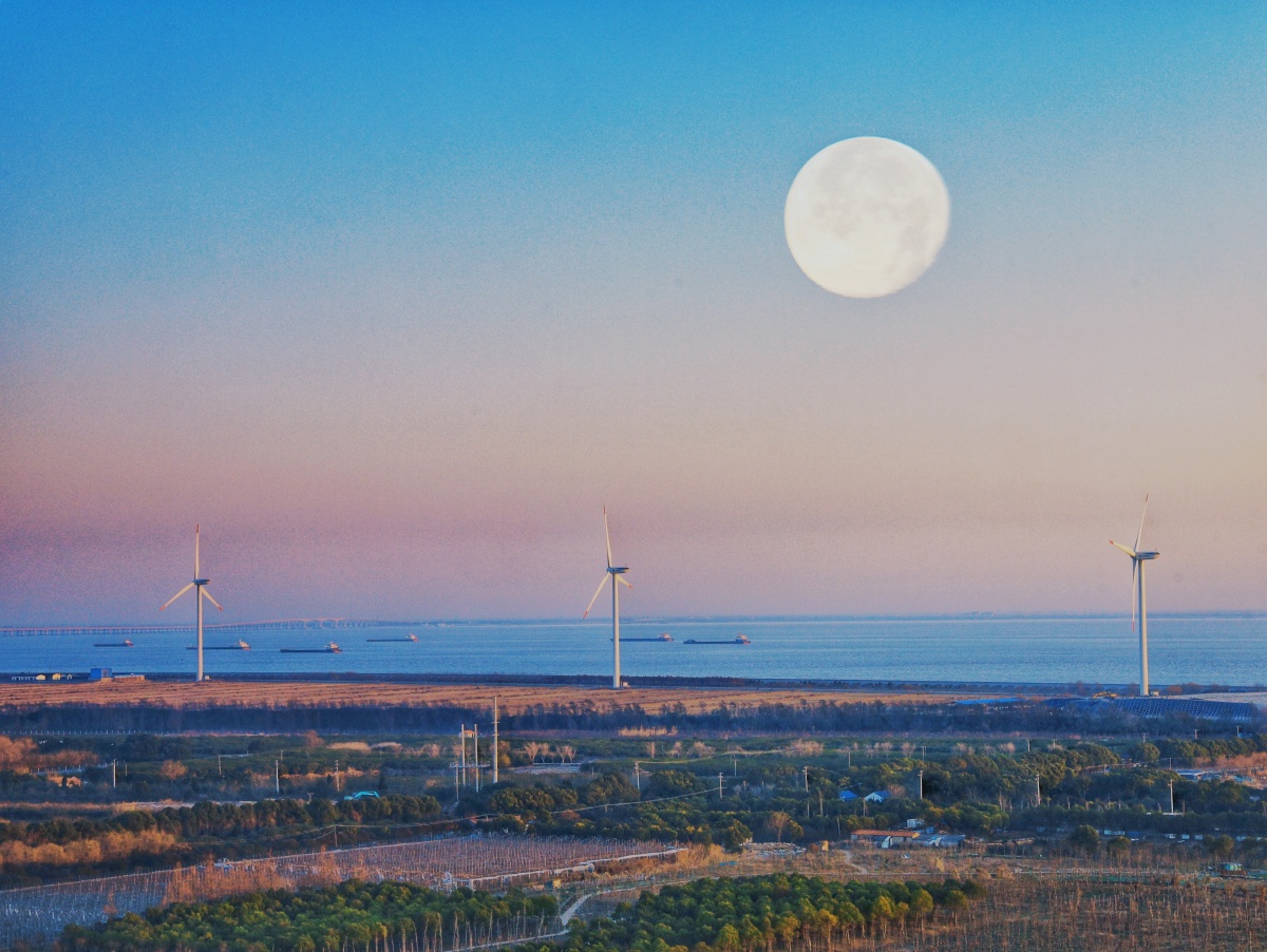 江上清风升明月