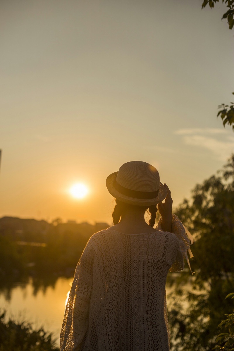 故事还长别急着一个人去远方