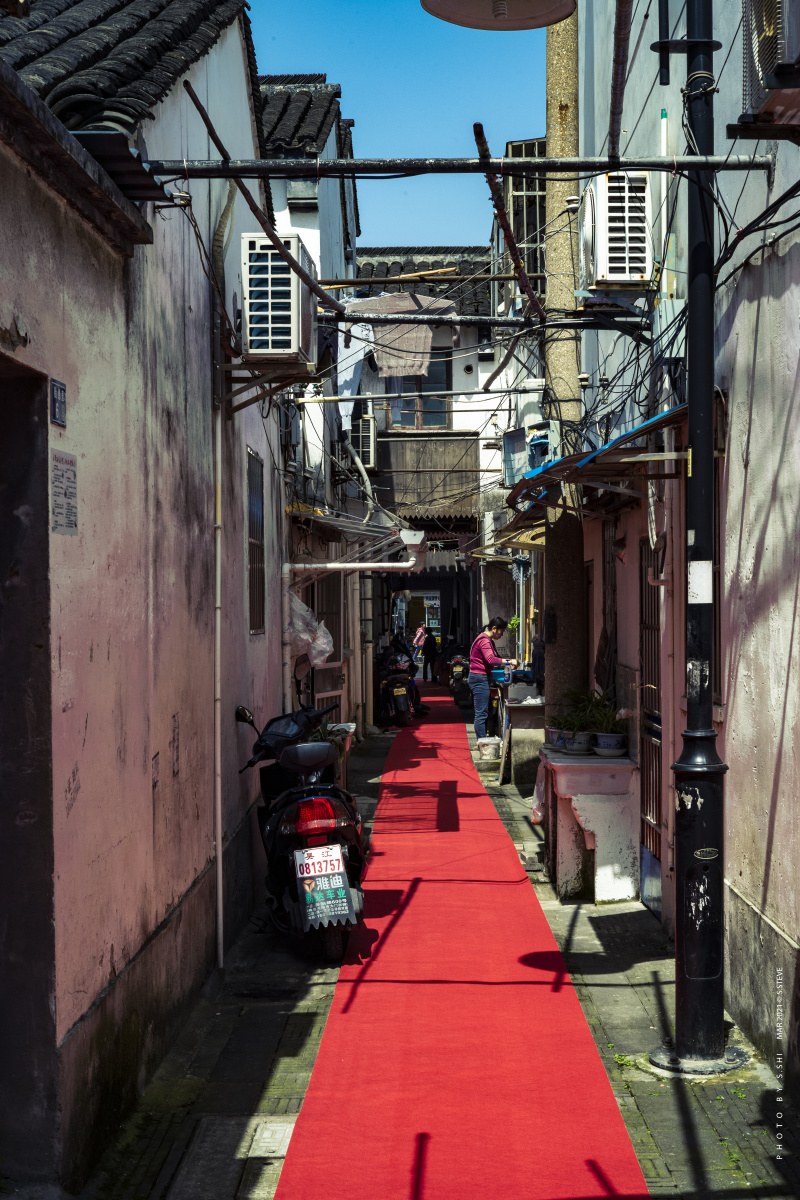 误入一个老巷子里的婚礼