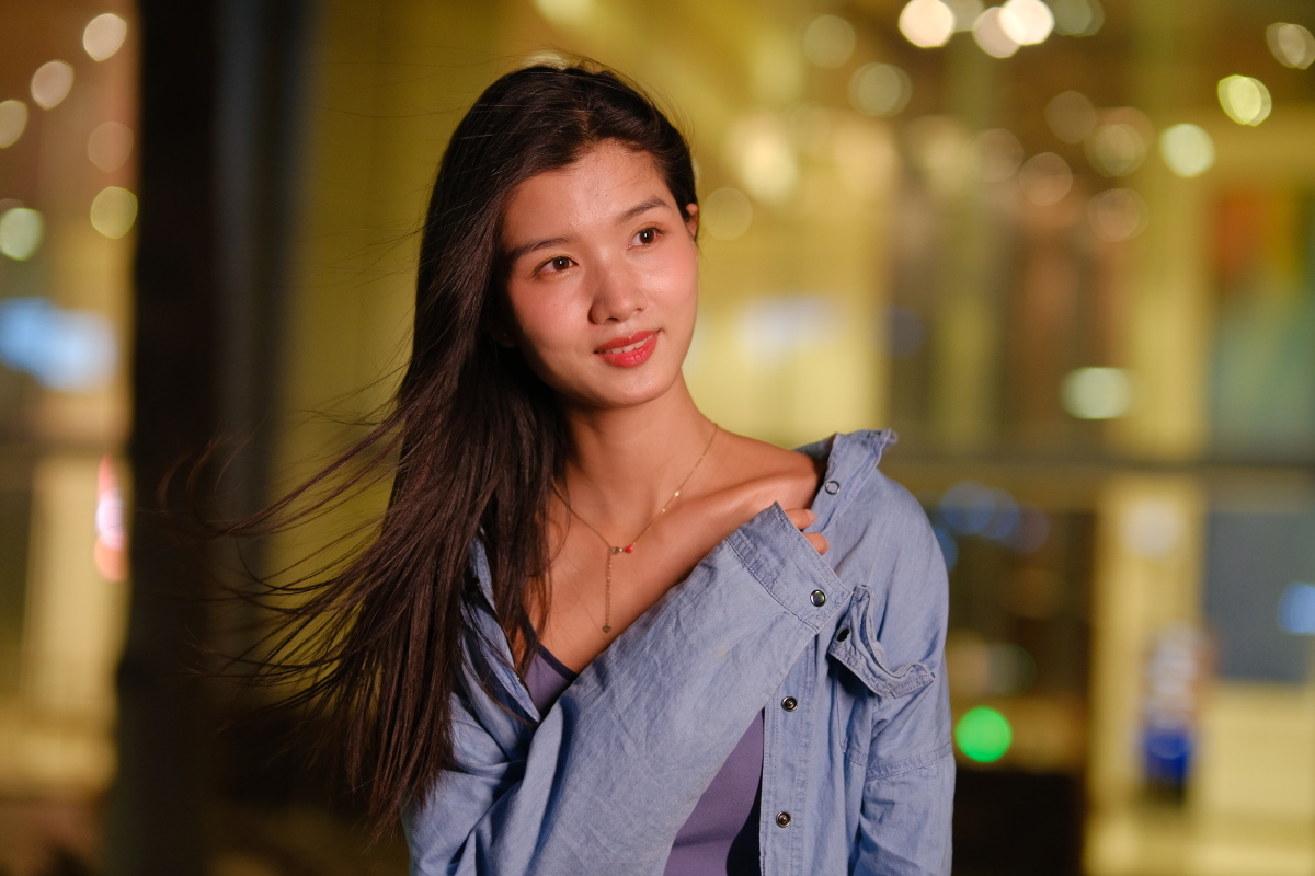 我在灯火阑珊处望着远方