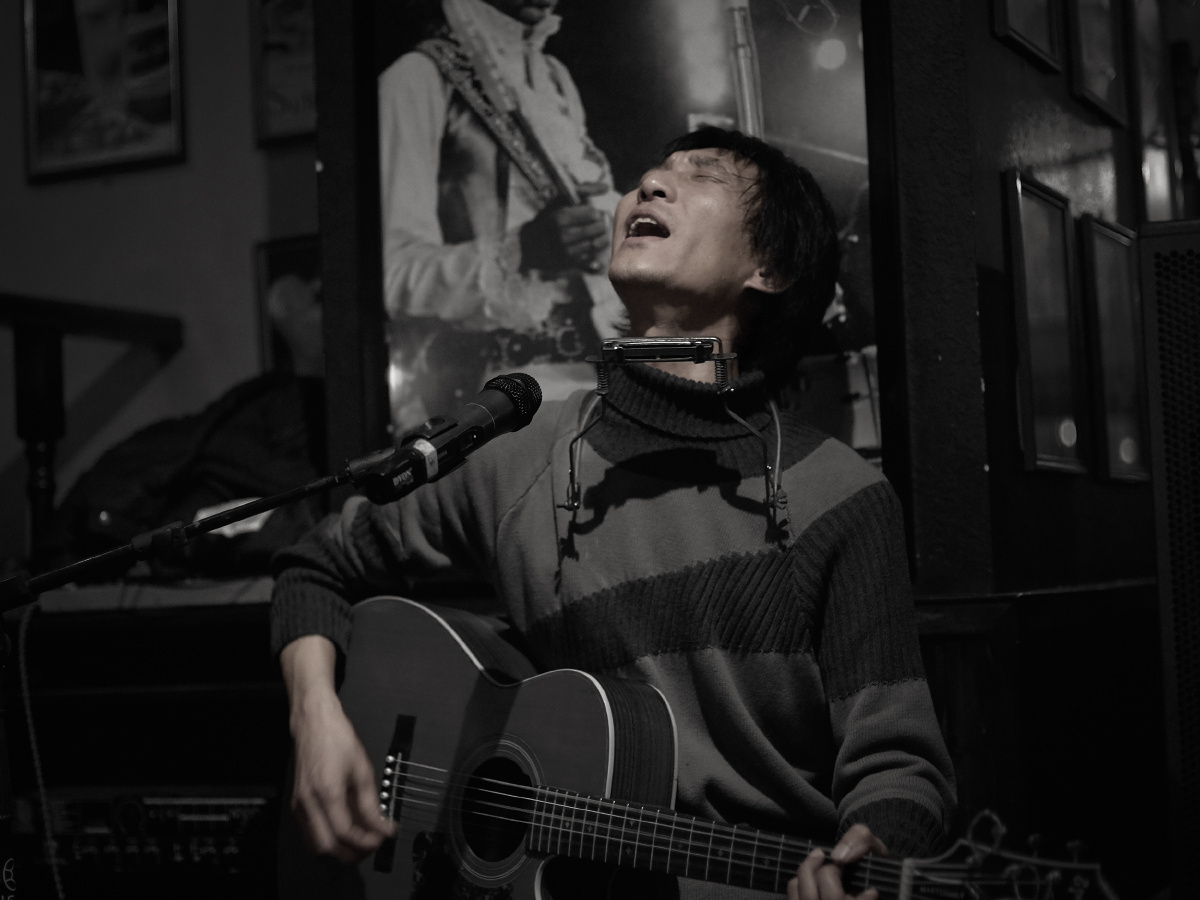 青岛国王头像酒吧,万晓利歌迷见面会.弄扁舟的建哥关注