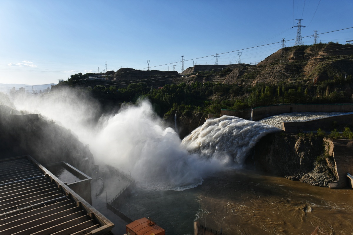 惊涛拍岸千堆雪黄河刘家峡