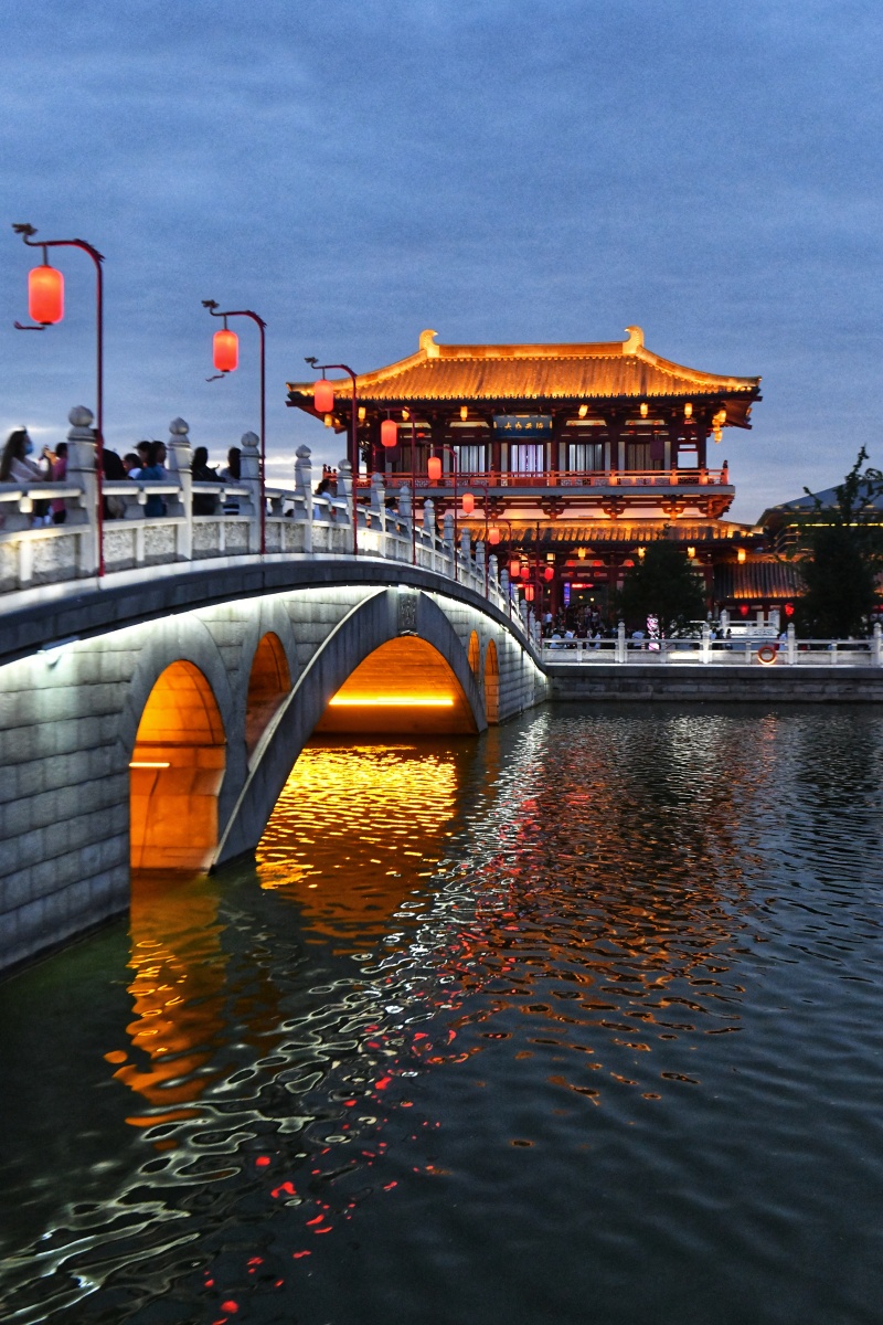 华灯渐上梦回唐朝大唐芙蓉园