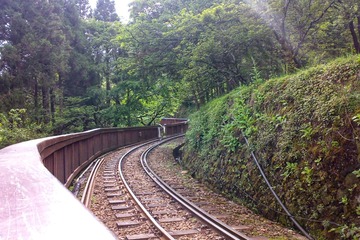 857400