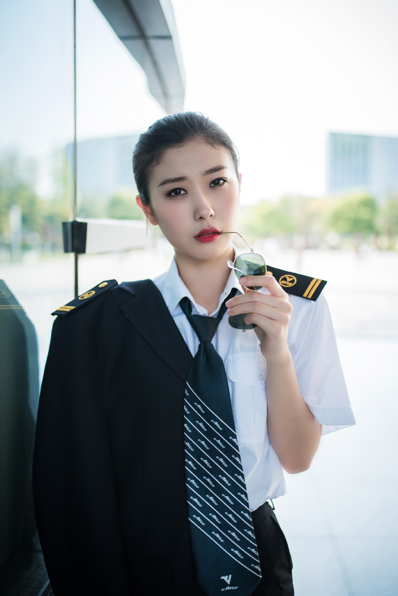 1/147图虫开屏等你来占尼康中国民用航空飞行学院_del_美女4883235mm