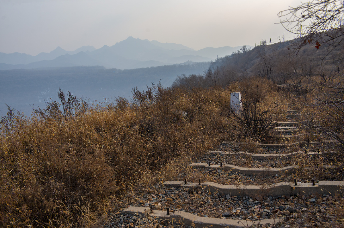 退役的矿区铁路千山脚下的大孤山铁矿是鞍山最早开采的铁矿从日伪时期